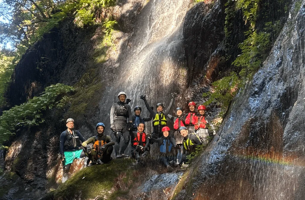 大山流域の滝でのフィールドワーク